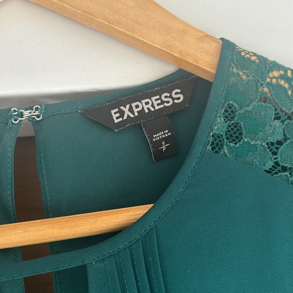 Express Green Lace Dress - Picture 3 of 7